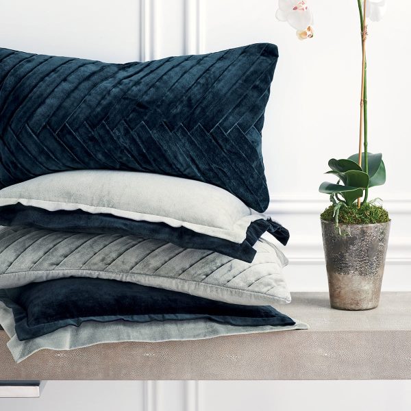 Carine Pillow Online