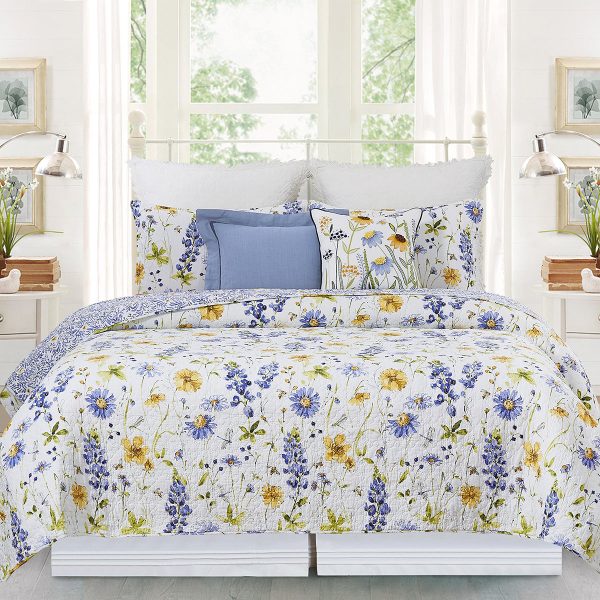 Lovely Blues Quilt Set For Discount